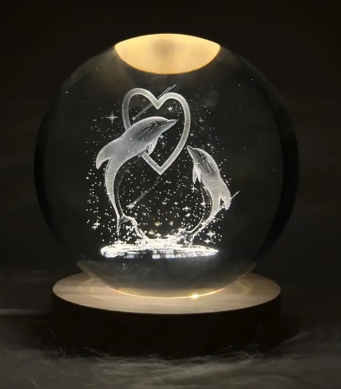 عکس شماره:0 , چراغ خواب رومیزی مدل گوی کریستال طرح دلفین و قلب سایز 6 (فروش عمده / خرده)