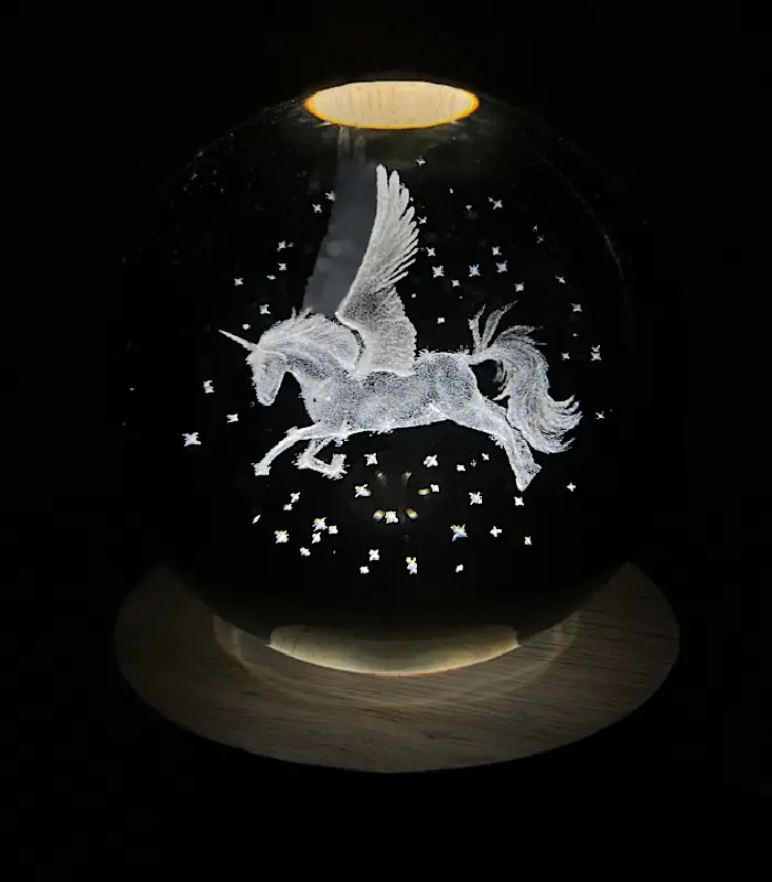 عکس شماره:1 , چراغ خواب رومیزی مدل گوی کریستال طرح تکشاخ سایز 6 (فروش عمده / خرده)