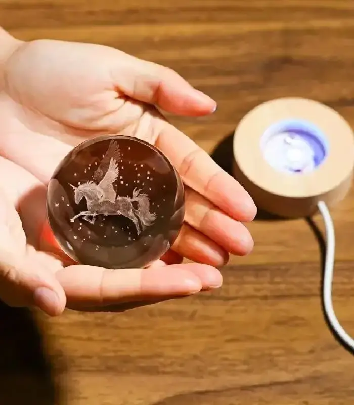 عکس شماره:0 , چراغ خواب رومیزی مدل گوی کریستال طرح تکشاخ سایز 6 (فروش عمده / خرده)