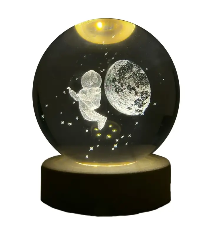 عکس اصلی چراغ خواب رومیزی مدل گوی کریستال طرح فضانورد سایز 6 (فروش عمده / خرده)