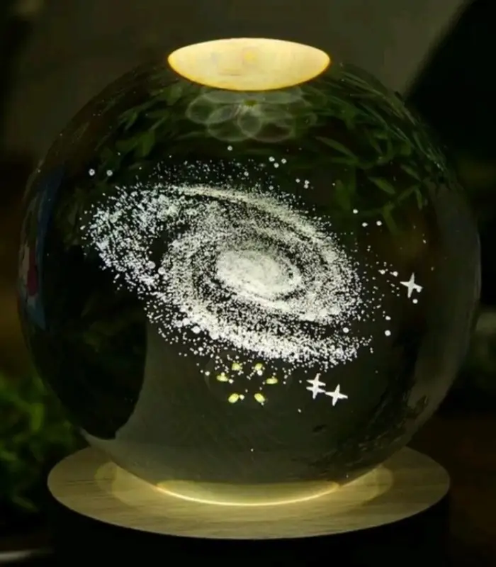 عکس شماره:1 , چراغ خواب رومیزی مدل گوی کریستال طرح کهکشان سایز 6 (فروش عمده / خرده)