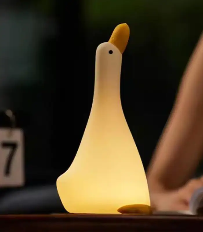 عکس شماره:2 , چراغ خواب سیلیکونی مدل اردک شالگردن دار (فروش عمده / خرده)